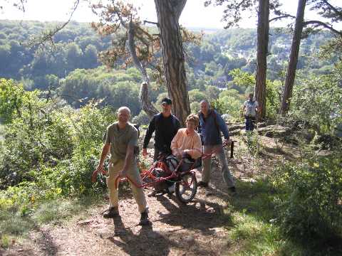 Marche-les-Dames, 2006 Randonnée sportive avec joëlettes à Marche-les-Dames en 2006