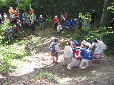 Marche-les-Dames, 2006 Randonnée sportive avec joëlettes à Marche-les-Dames en 2006