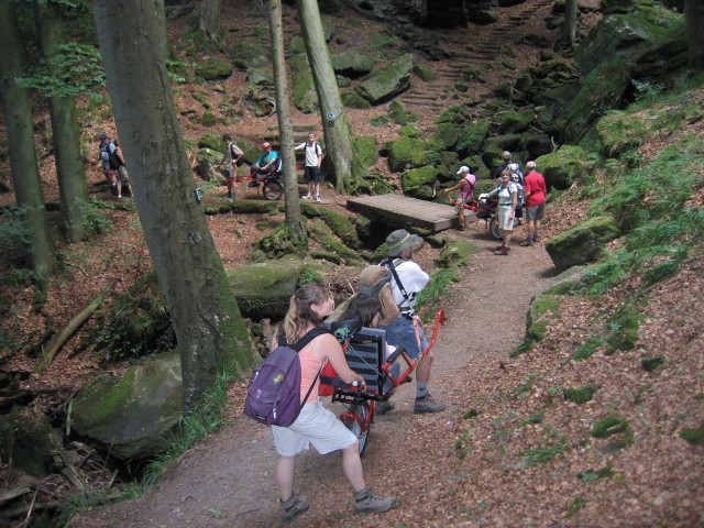 Randonnées sportives avec joëlettes en Petite Suisse luxembourgeoise en 2007